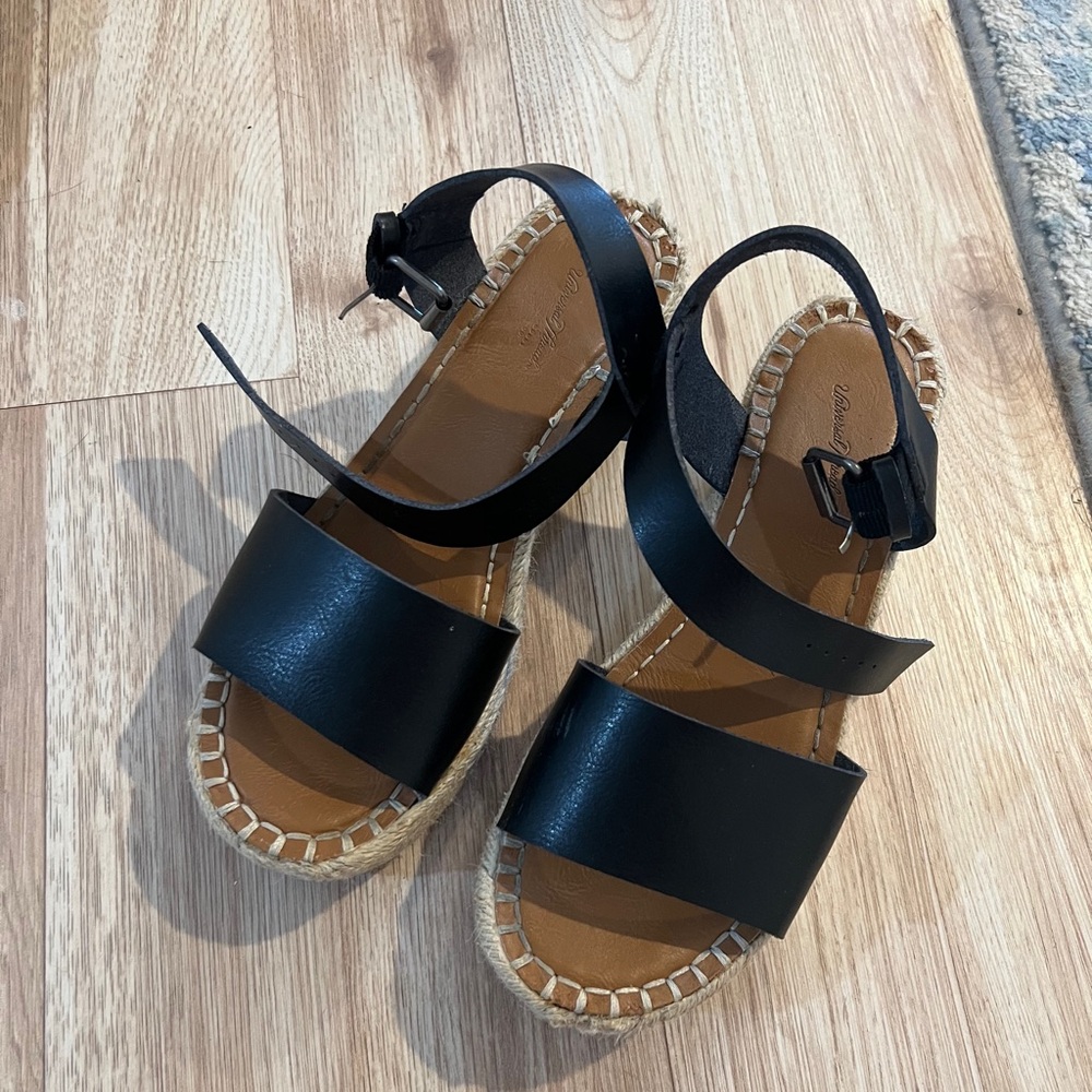 black strapped wedges
